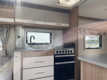 2018 COACHMAN VIP 575 4.jpg